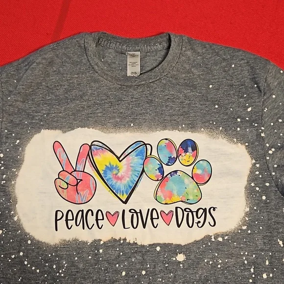 GILDAN 'Peace Love Dogs' multicolor graphic tee gray Medium faux splatter - Picture 2 of 6
